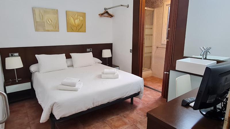 Interior Double room with private bathroom image 1