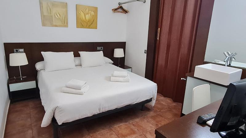 Interior Double room with private bathroom image 3