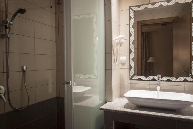 Superior Double Room image 3