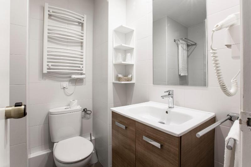 Studio (2 Adults) image 2