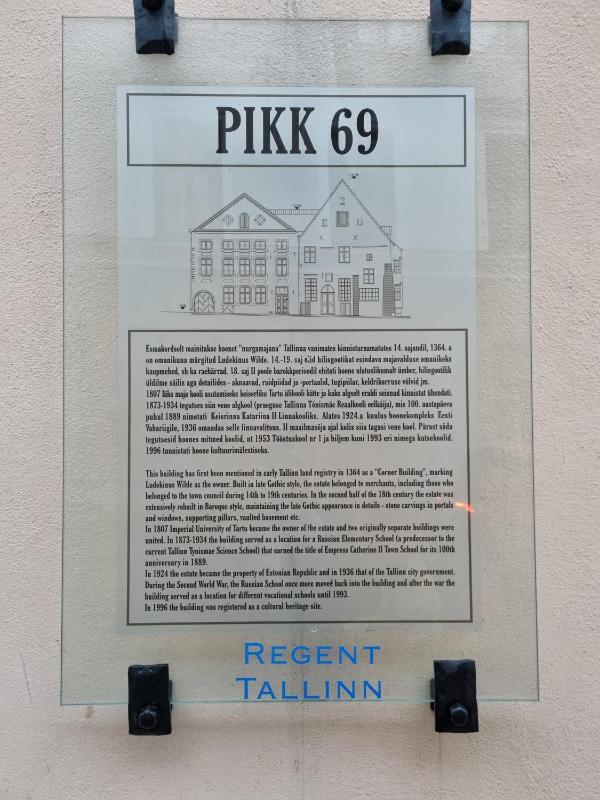 Deluxe King Suite image 1