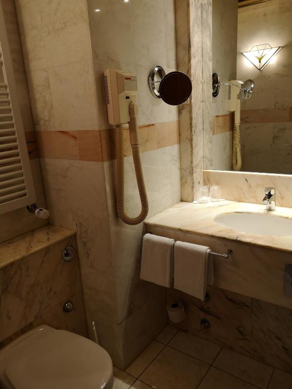 Standard Double Room image 3