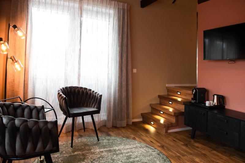 Junior Suite with Balcony image 4