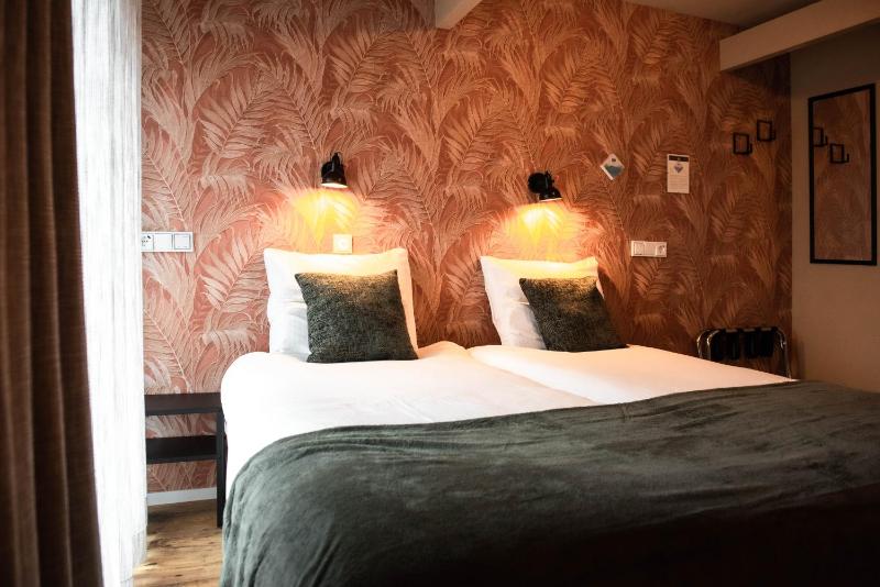 Junior Suite with Balcony image 1