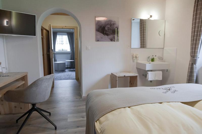 Economy Double Room image 3