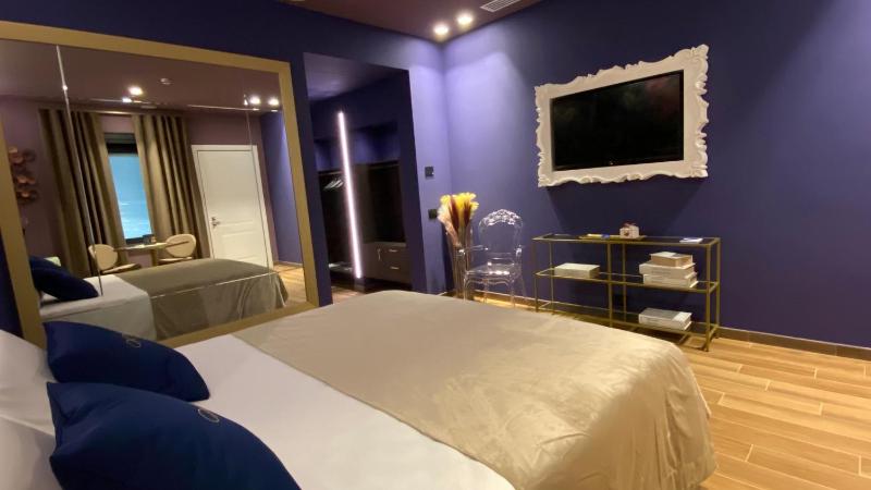 Deluxe Room image 2
