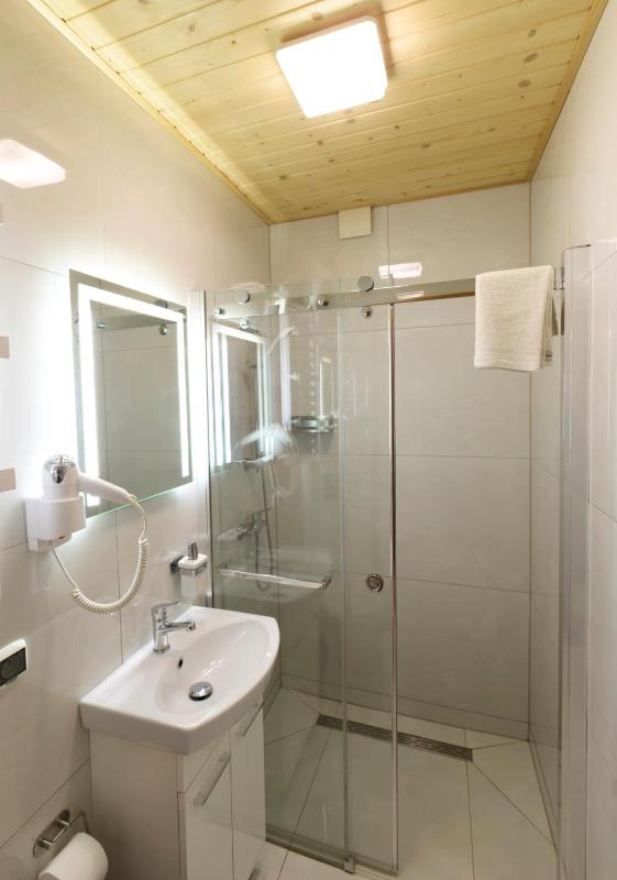 Triple Room with Bathroom image 1