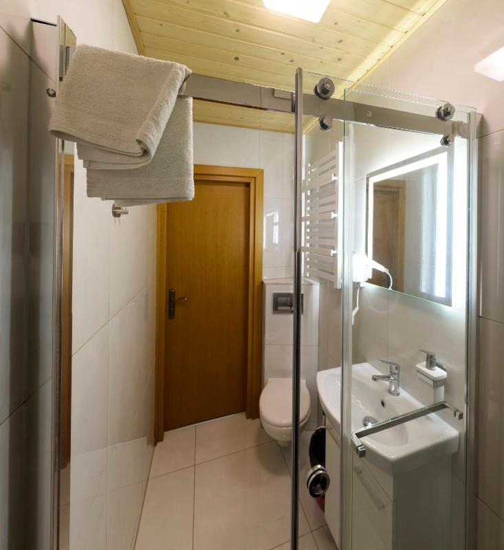Triple Room with Bathroom image 4