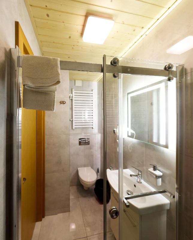 Quadruple Room with Private Bathroom image 4