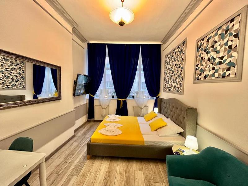 Double or Twin Room image 4