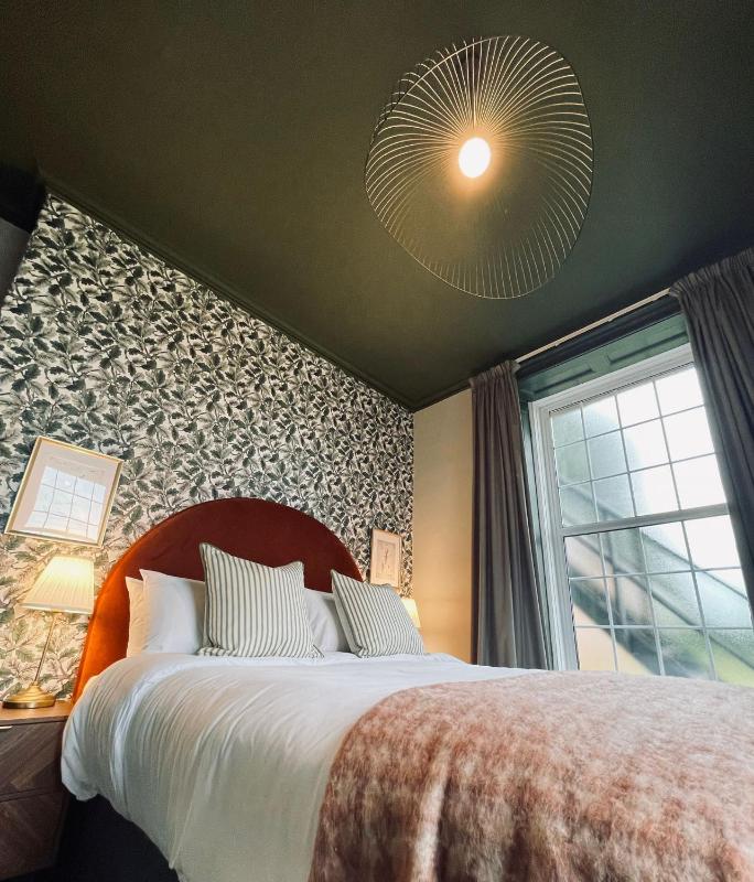 Superior King Room image 4