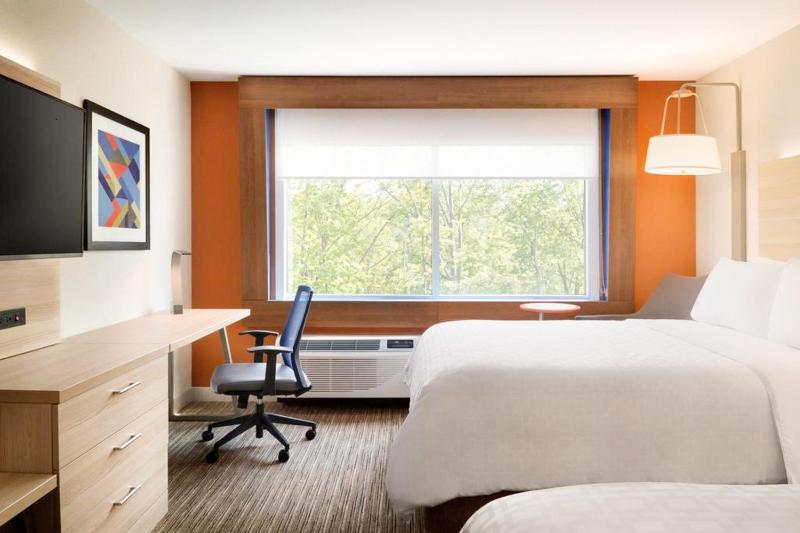 Standard Room with Two Queen Beds image 3