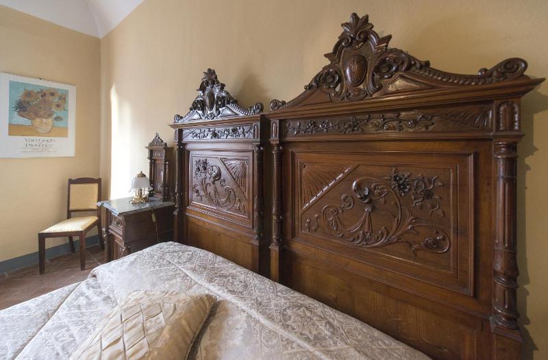 Single Room with Private Bathroom image 4