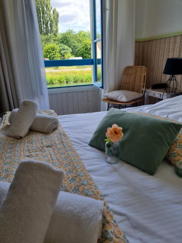 Double Room with River View image 1