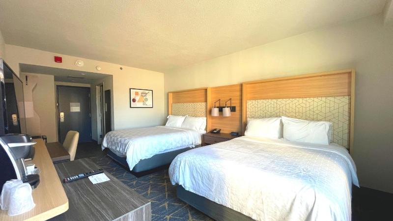 Standard Room with Two Queen Beds image 4