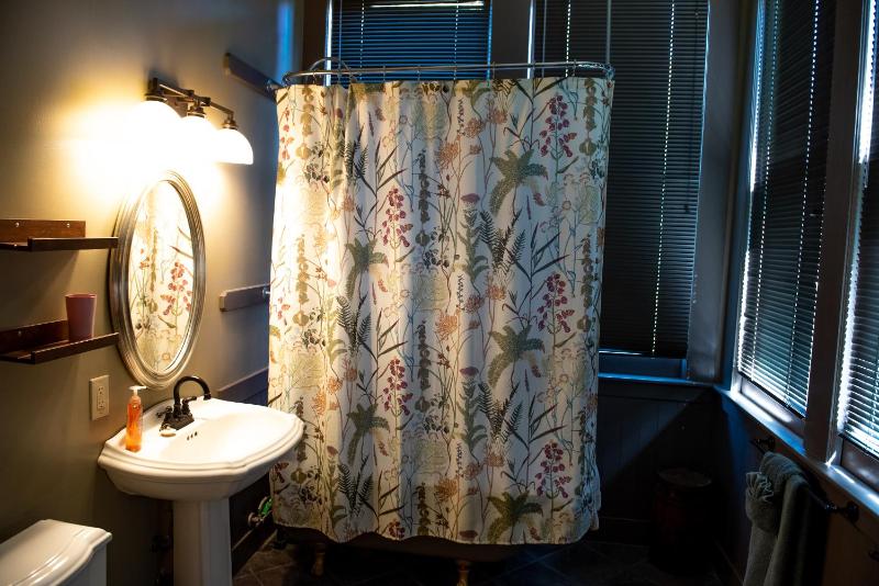 Queen Suite image 2