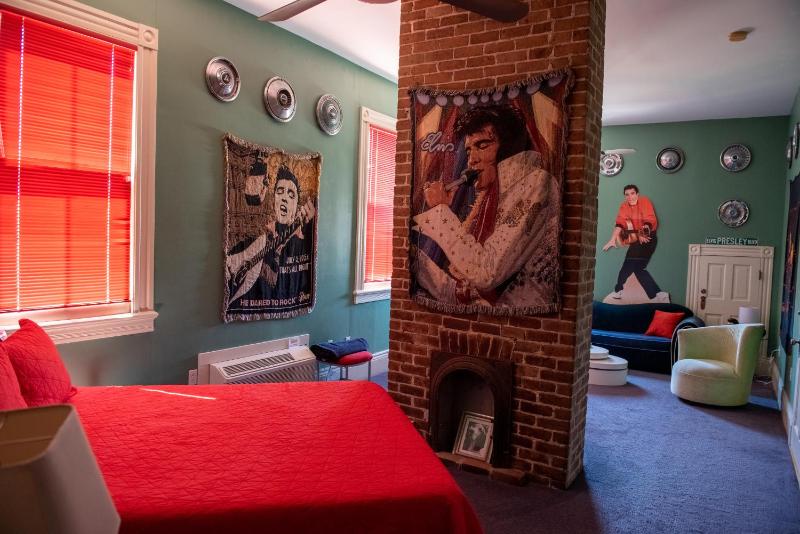 Queen Suite image 3