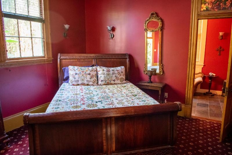 Queen Suite image 4