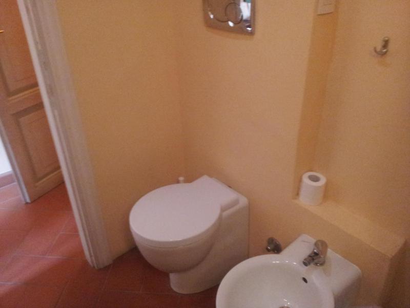 Economy Double Room image 3