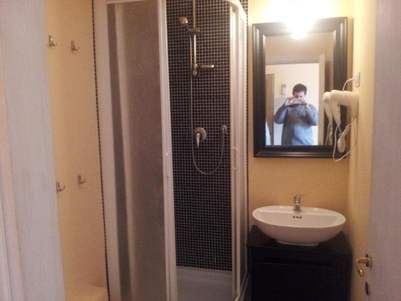 Economy Double Room image 2