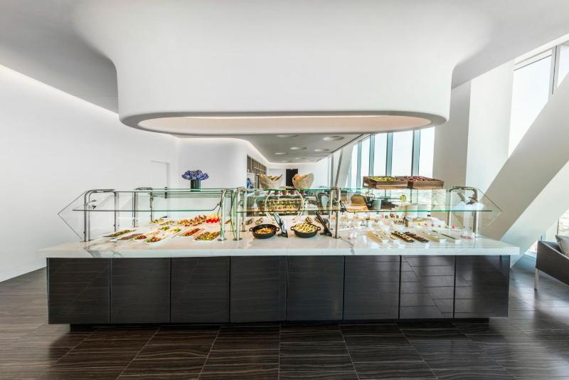 1 King Bed Club City View