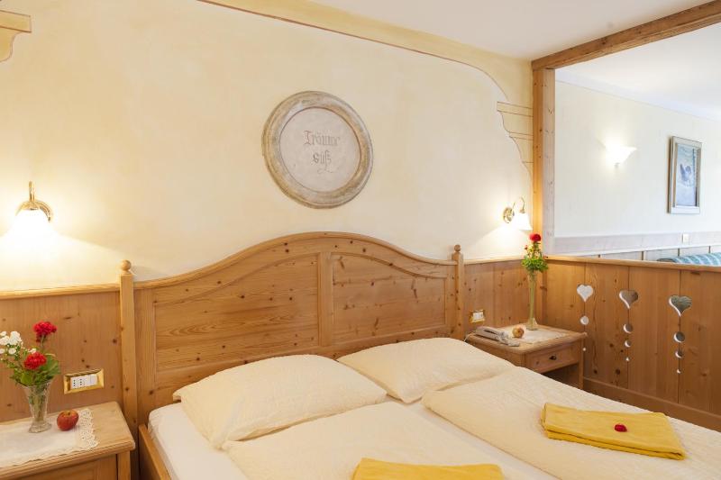 Superior Double Room with Balcony image 4