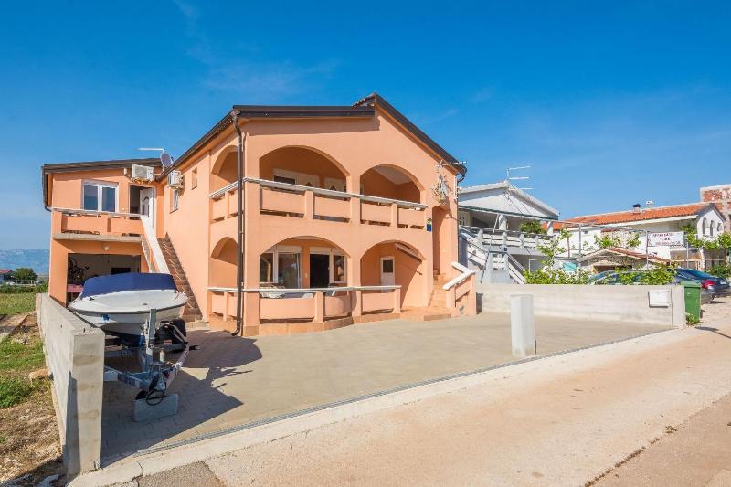 Apartments with parking space Vir - 20201 - image 11