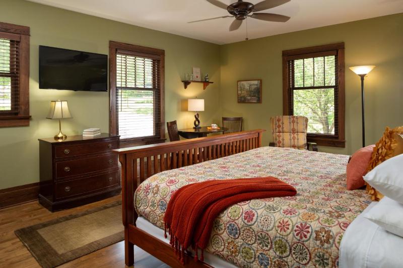 King Suite with Spa Bath image 1