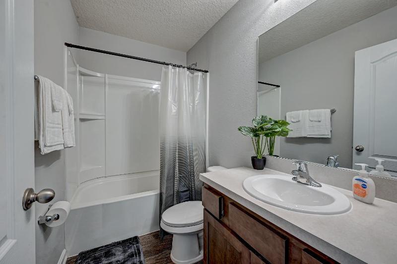 Relaxing Modern 2BR Home - King Bd - Near DT JAX - image 14
