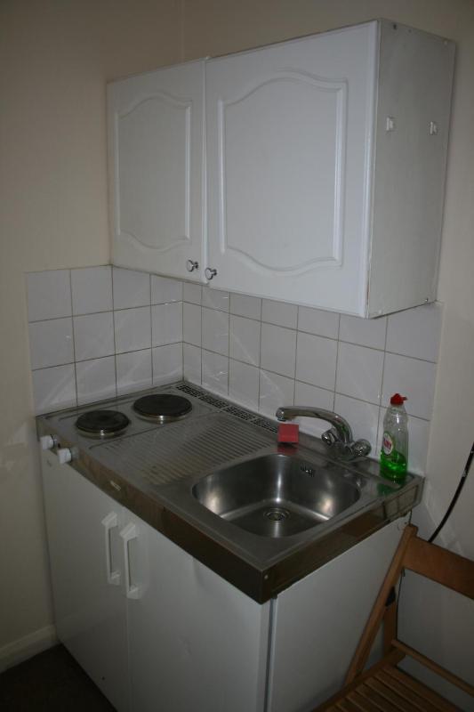 Standard Double Room with Shared Bathroom image 3