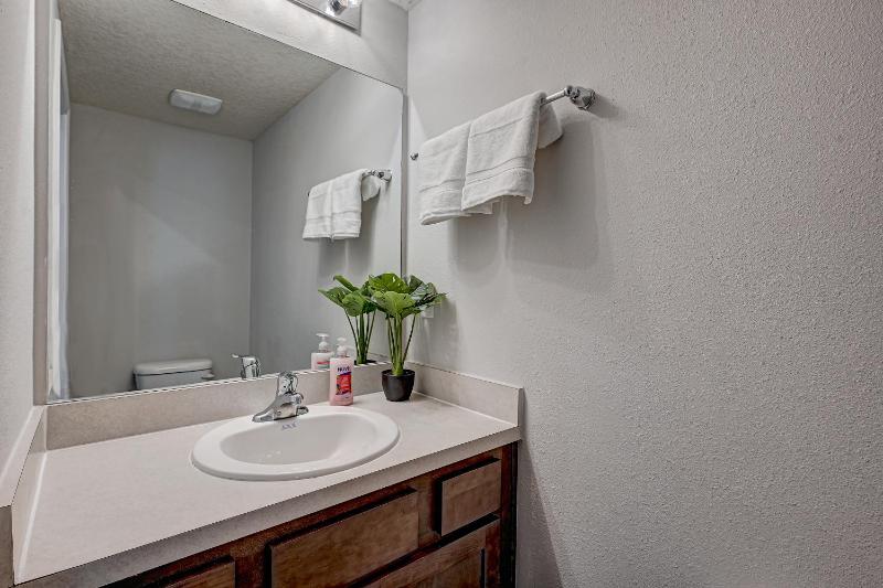 Relaxing Modern 2BR Home - King Bd - Near DT JAX - image 8