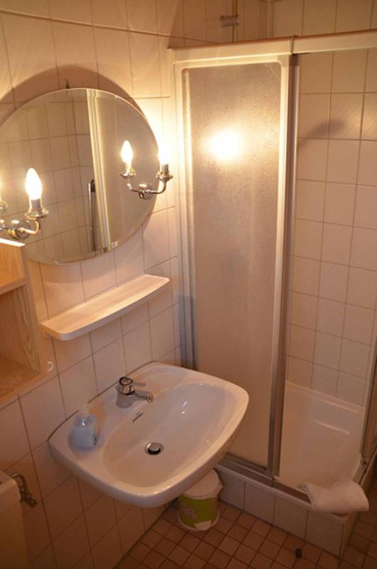Double Room image 3