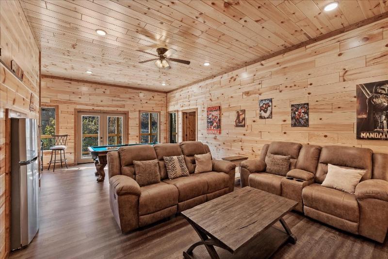 Smokey Treats cabin - image 41