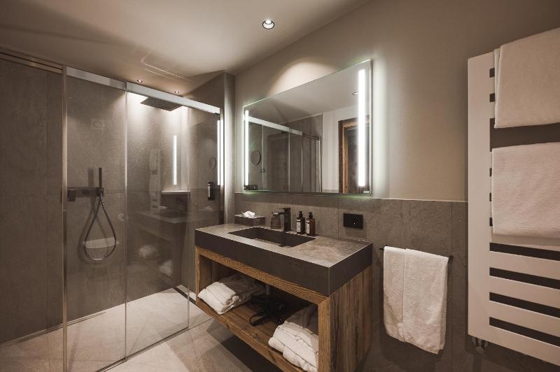 Superior Double or Twin Room image 2