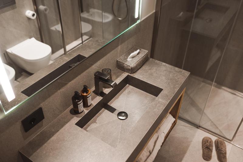Deluxe Room image 2