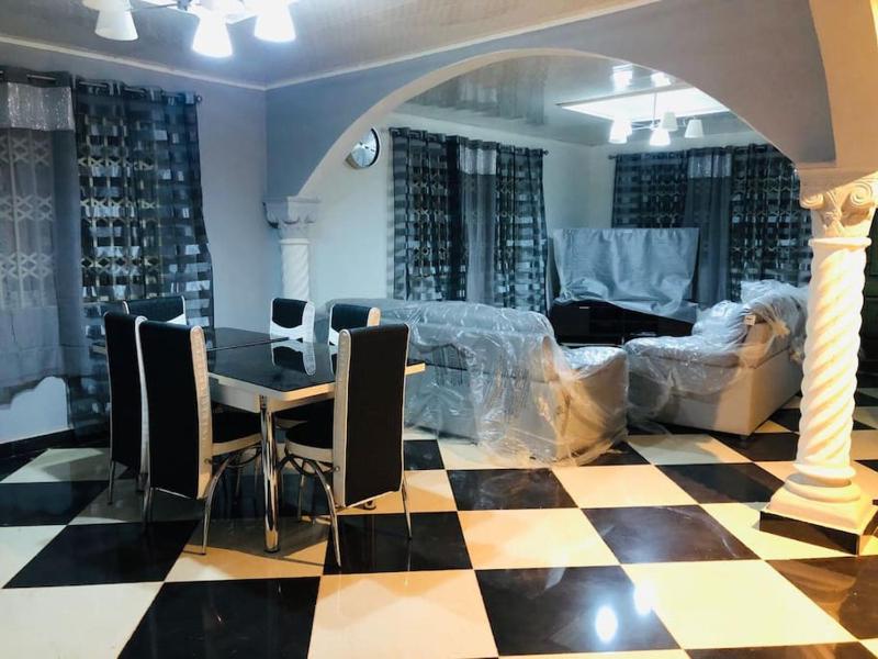 Well presented apartment with 2 master bedrooms. - image 5