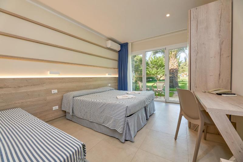 Deluxe Double or Twin Room with Garden View image 1