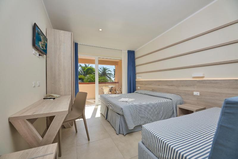 Deluxe Double or Twin Room with Balcony image 1
