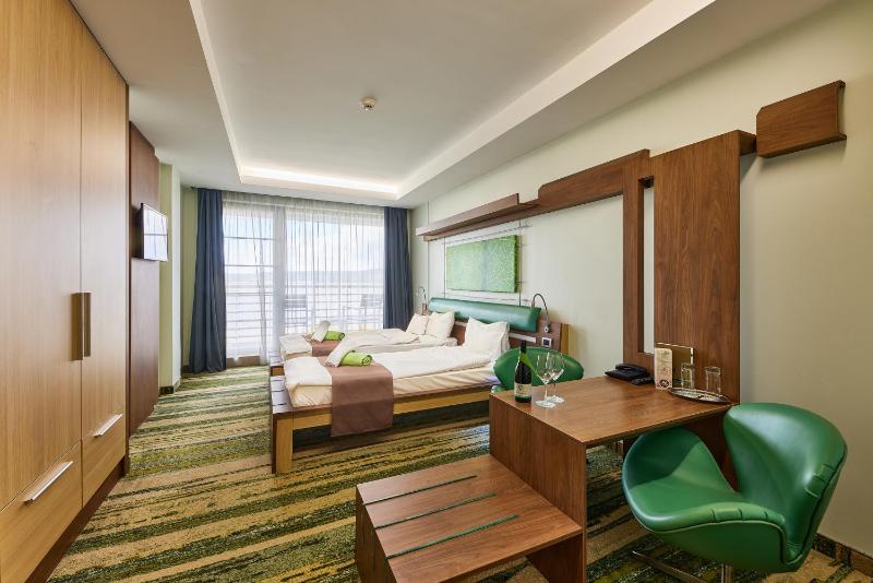 Double or Twin Room with Lake View image 1