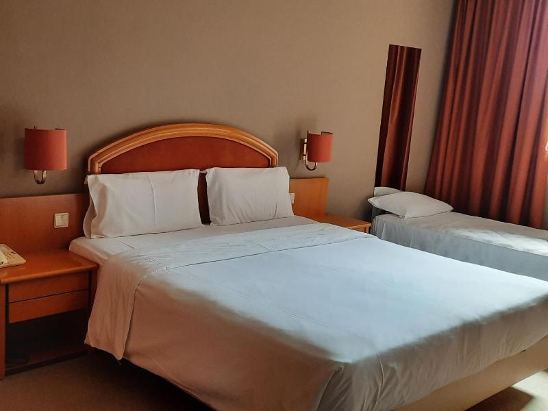 Double Room with Balcony image 3