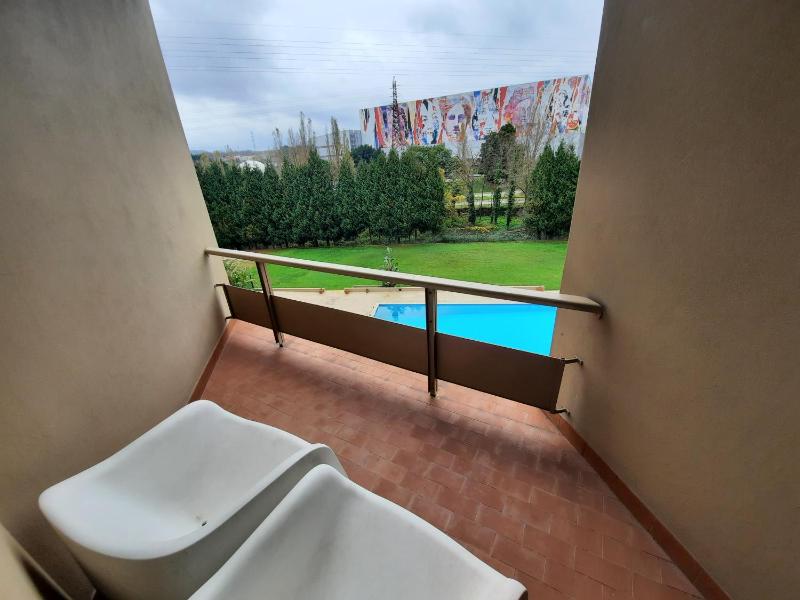 Double Room with Balcony image 2
