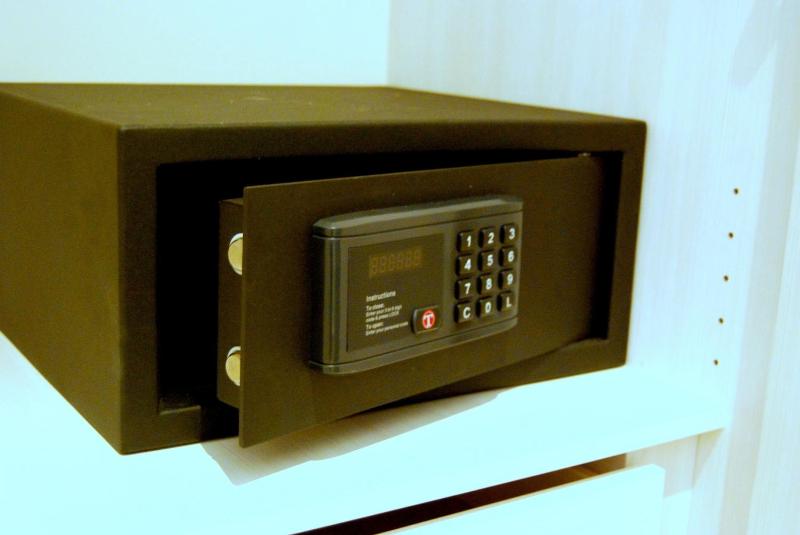 Deluxe King Room image 3