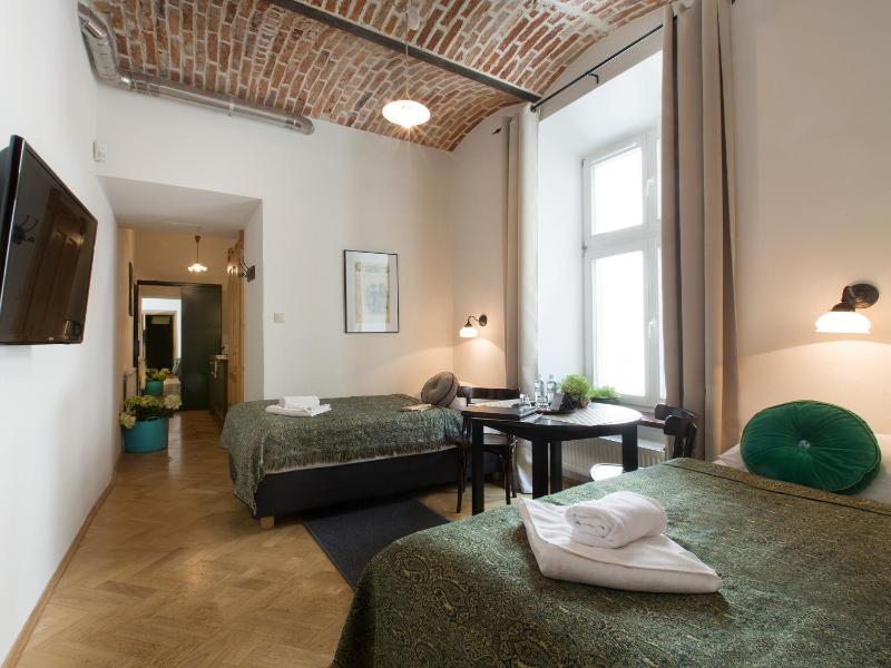 Studio Apartment with Kitchenette (2 Adults) image 3