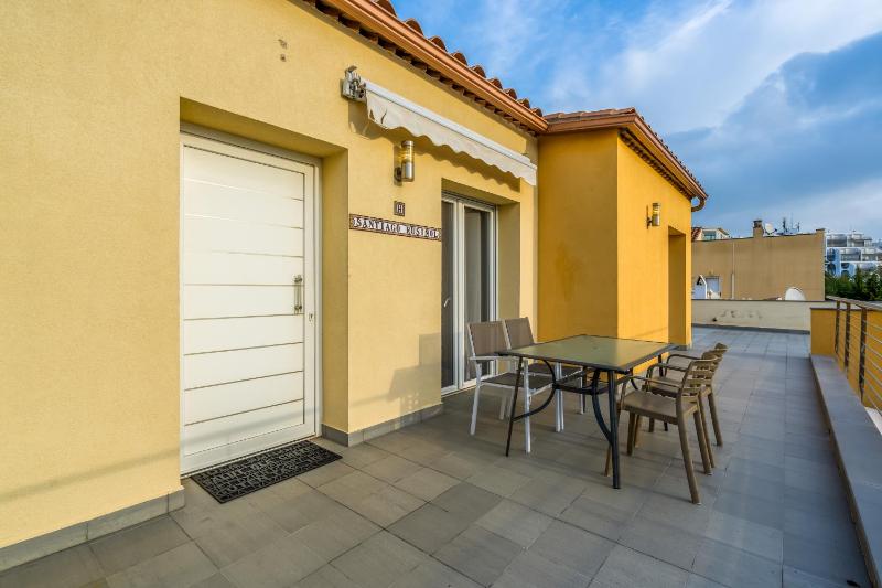 Apartment with Sea View image 2