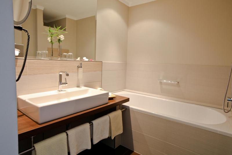 Deluxe East double room in the wellness hotel image 4