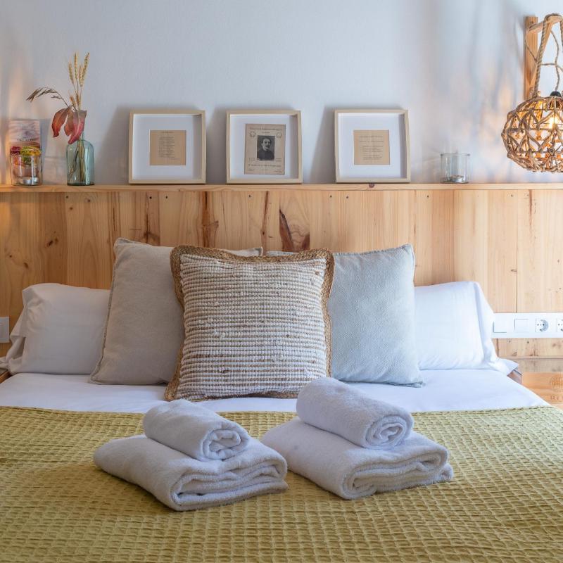 Double Room with Balcony image 1