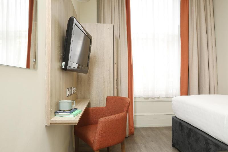 Single Room image 3