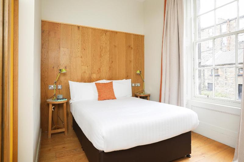 Double Room image 3