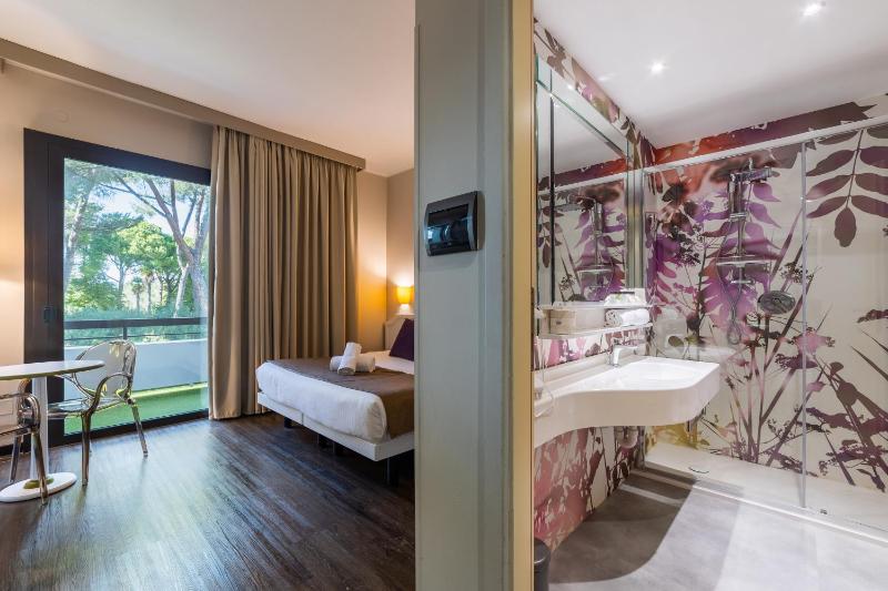 Superior Double Room with Balcony and Spa Access image 4