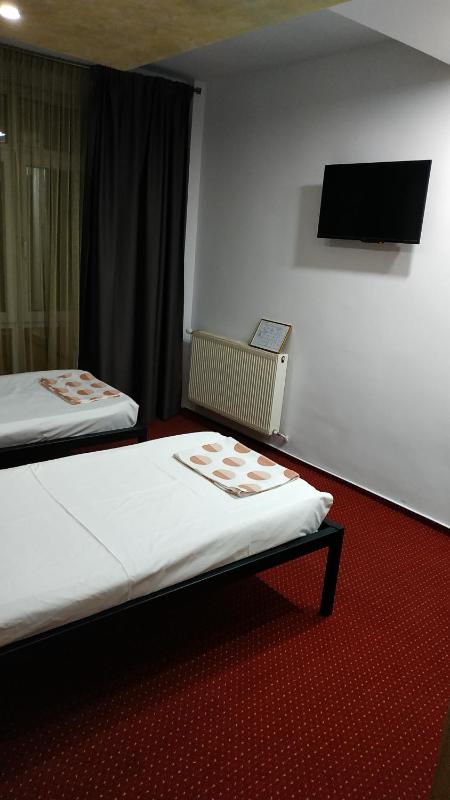 Twin Room image 3